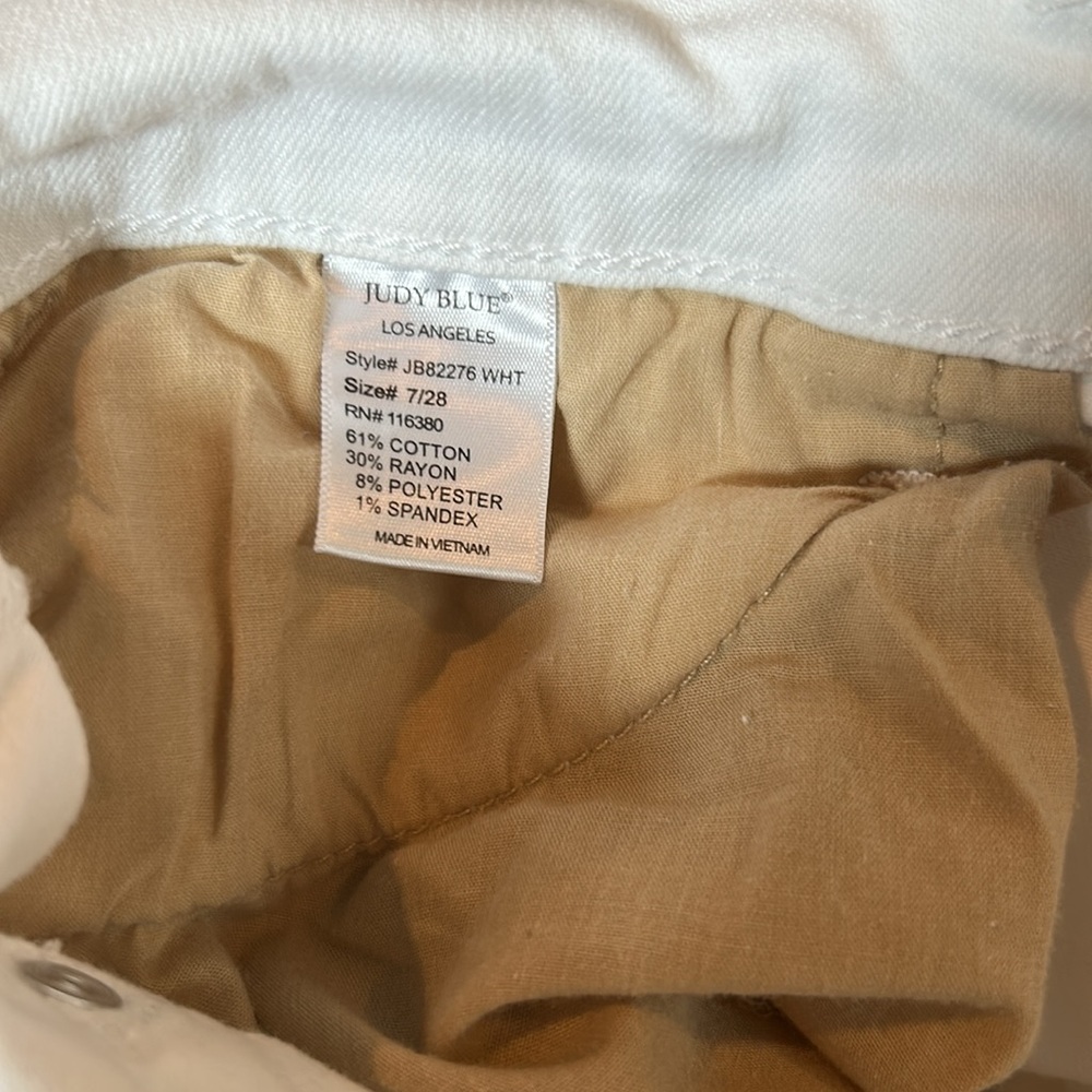 Judy Blue Women’s Size 7/28 Boyfriend Fit Distressed White Jeans EUC - Picture 6 of 9